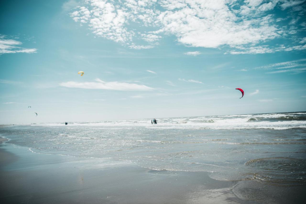 Family & Surfhostel Petten Exterior photo